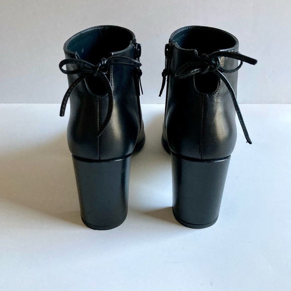 Stuart Weitzman Lofty Bootie, pointy toe, tie back. Black leather size 9. - Picture 3 of 12
